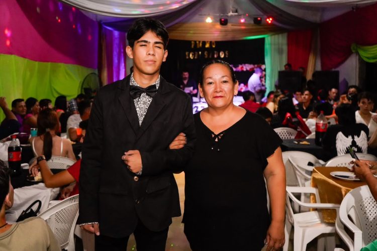 Compromiso Formoseño ayudó a estudiantes secundarios a tener su fiesta de recepción