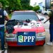La Policía detuvo a tres asaltantes que se movían en un auto con armas de fuego, capuchas y precintos