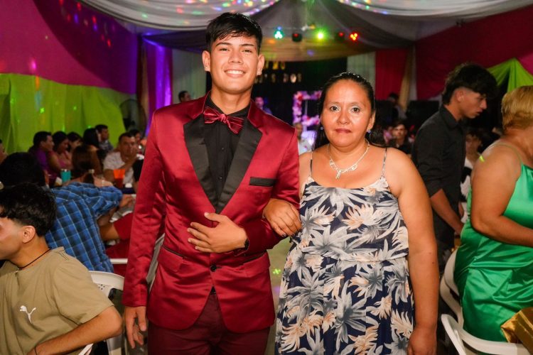 Compromiso Formoseño ayudó a estudiantes secundarios a tener su fiesta de recepción