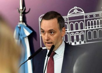 El Gobierno le descontará el día a los trabajadores estatales que adhieran al paro de la CGT