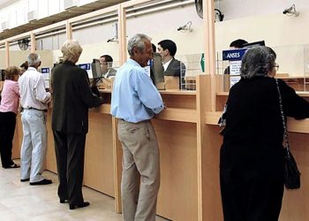 Oficializaron bono de $ 55.000 para jubilados que cobran la mínima y un aumento del 100% para AUH