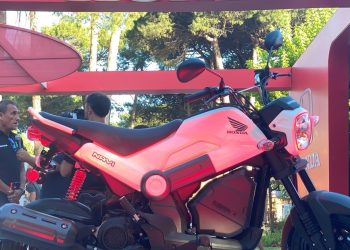 100 kilómetros con dos litros de nafta: la moto más barata de EEUU se empezó a fabricar en Argentina