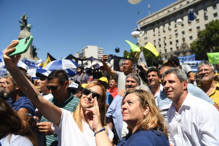 Mayans: “Trabajamos por el rechazo al DNU, por el pedido que hizo el pueblo argentino” en el paro