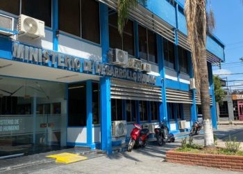 El Ministerio de Desarrollo Humano negó persecución y despidos al personal de salud provincial