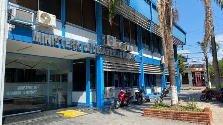 El Ministerio de Desarrollo Humano negó persecución y despidos al personal de salud provincial