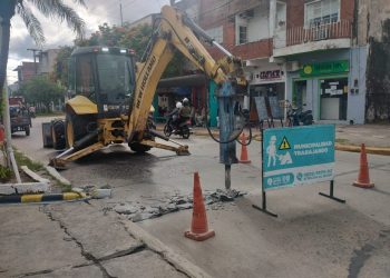 Avanza el plan de bacheo para reparar pavimento en distintos barrios capitalinos