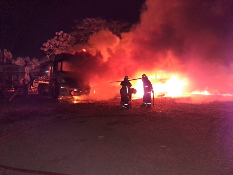 Incendio y explosión en el predio de estación de servicios dejó una persona con el 80% del cuerpo quemado