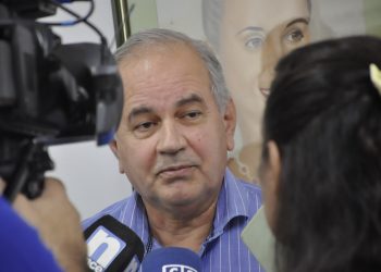 El ministro Gómez pidió a la población permitir el ingreso de las brigadas para fumigar los hogares