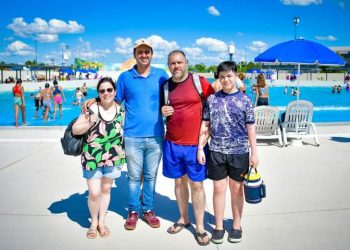 Eber Solis habilitó la temporada 2024 del Parque Acuático