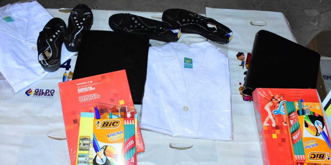 Pérez definió como “un acto de justicia social” la entrega de kits escolares en la provincia