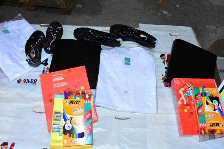 Pérez definió como “un acto de justicia social” la entrega de kits escolares en la provincia