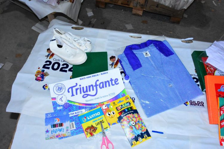 Pérez definió como “un acto de justicia social” la entrega de kits escolares en la provincia