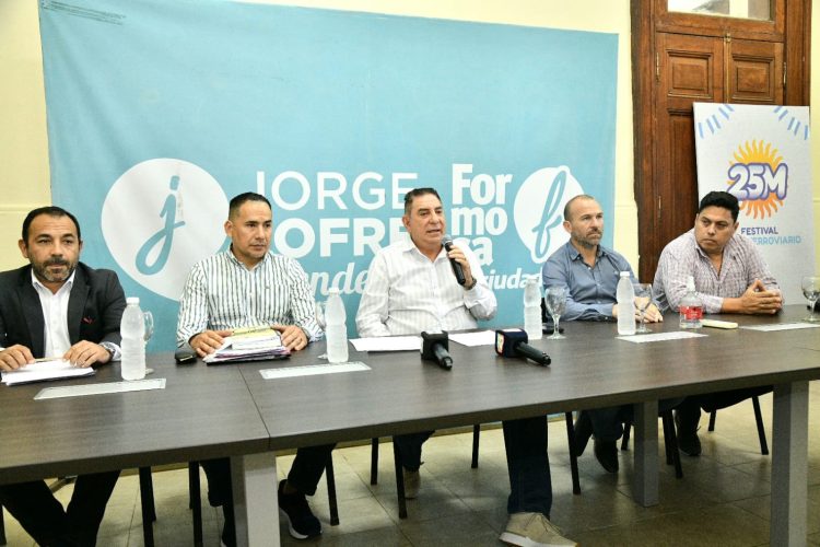 Colectivos: El intendente se comprometió a buscar una solución y reclamó a la empresa que abone sueldos