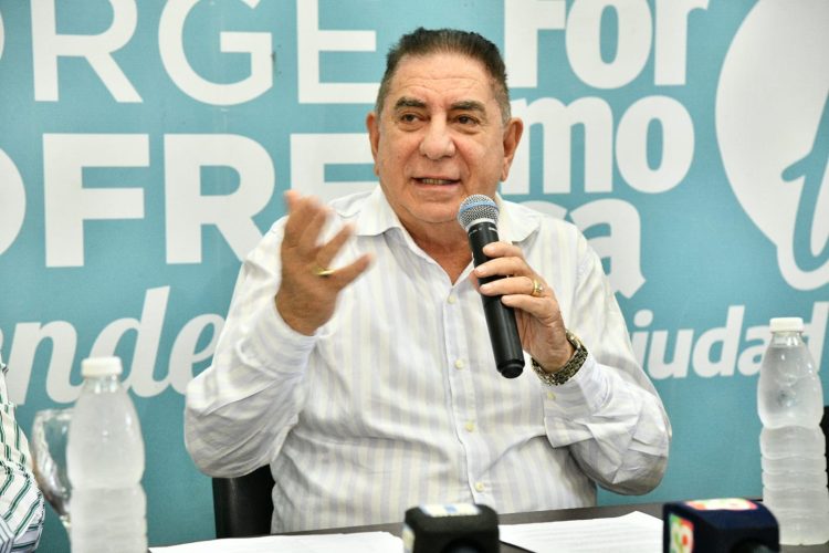 Colectivos: El intendente se comprometió a buscar una solución y reclamó a la empresa que abone sueldos