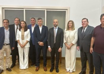 Jofré y jefes comunales del país en alerta por la crisis del transporte