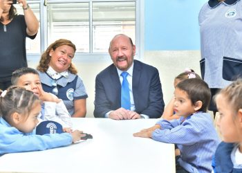 El gobernador Insfrán inauguró tres unidades educativas en KM 100 y dio inicio al ciclo lectivo 2024
