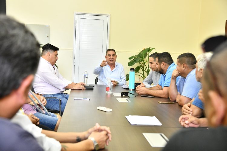 Jofré se reunió con gremios y empleados de CdS buscando soluciones al conflicto del transporte
