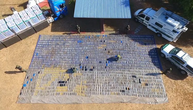 Clorinda: Gendarmería incautó más de dos toneladas de marihuana que transportaba un camión paraguayo