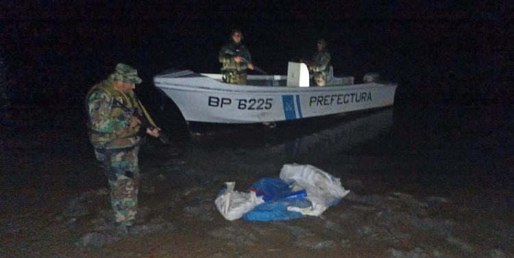 Prectura Naval secuestró más de 65 kilos de marihuana en las costas del río Paraguay