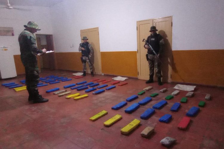 Prectura Naval secuestró más de 65 kilos de marihuana en las costas del río Paraguay