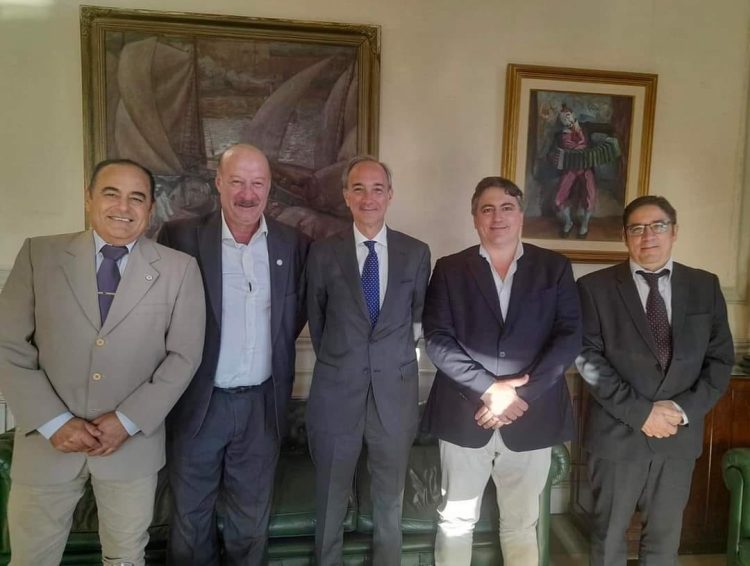 El rector de la Unaf en busca de fondos por Buenos Aires; se reunió con el senador Paoltroni. Trajo promesas