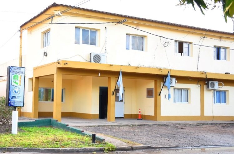 Tiene 14 años, robó un tubo de gas en una escuela, lo retuvieron y entregaron a sus padres