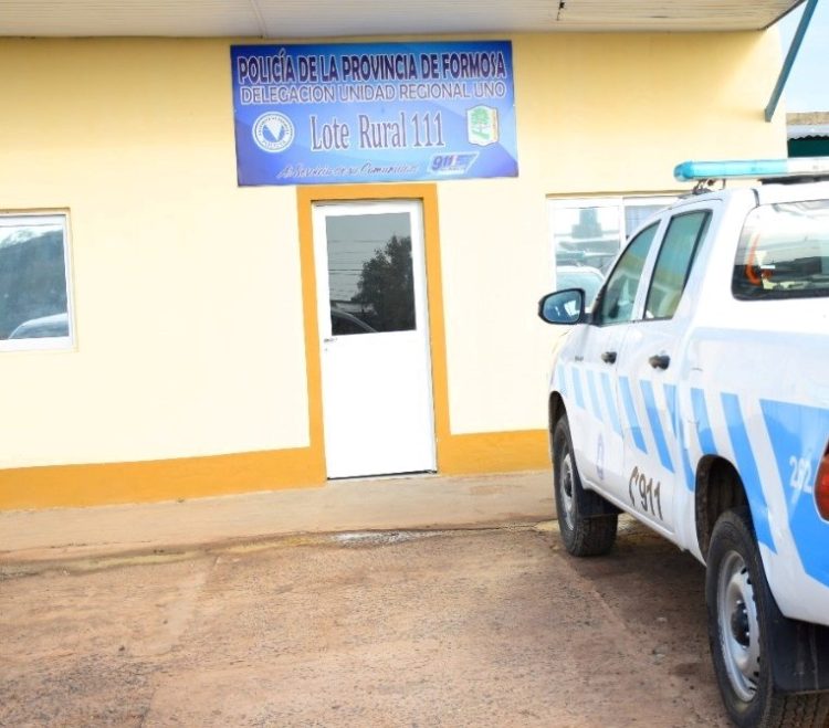 Un hombre pelea por su vida en el hospital luego de ser apuñalado por su mujer