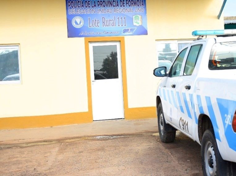 Un hombre pelea por su vida en el hospital luego de ser apuñalado por su mujer