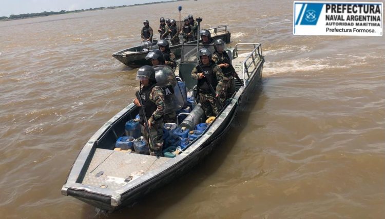 Contrabandistas atacaron a efectivos de Prefectura Naval durante un operativo en El Mangal