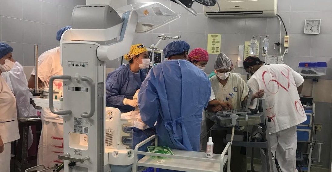 Hospital de la Madre y el Niño: concretan exitosa cirugía cardiovascular «en un bebé prematuro 1.650 gramos”.