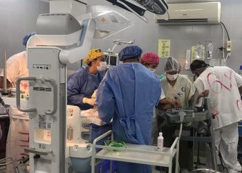 Hospital de la Madre y el Niño: concretan exitosa cirugía cardiovascular «en un bebé prematuro 1.650 gramos”.