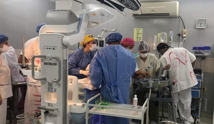 Hospital de la Madre y el Niño: concretan exitosa cirugía cardiovascular «en un bebé prematuro 1.650 gramos”.