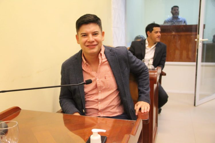 Piden que se reintegre $345 por cada boleto que los estudiantes pagan demás