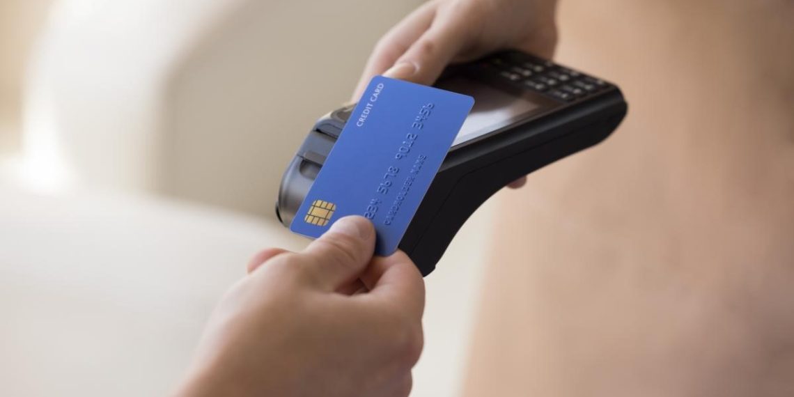 Cambia la forma de pagar con tarjeta y ya no hará falta presentar el DNI