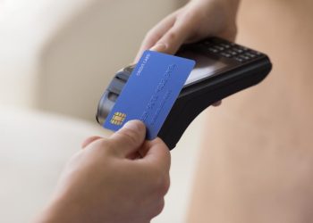 Cambia la forma de pagar con tarjeta y ya no hará falta presentar el DNI