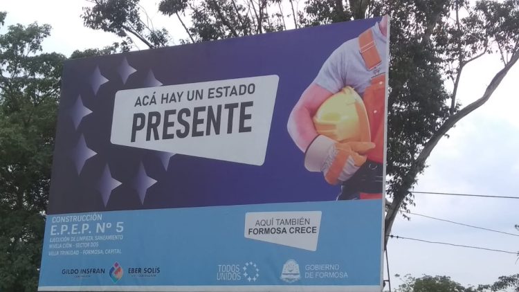 Padres acondicionan un colegio para iniciar el ciclo lectivo