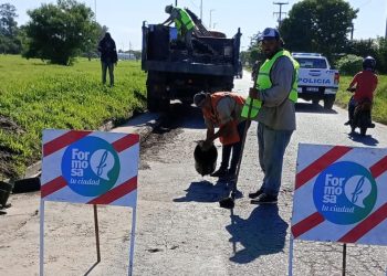 Intensifican obras de bacheo con asfalto en frío para reparar calles de la ciudad
