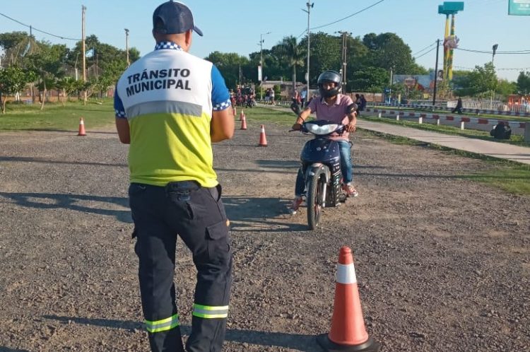 Realizan exámenes de capacitación «para obtener la licencia de conducir por primera vez»