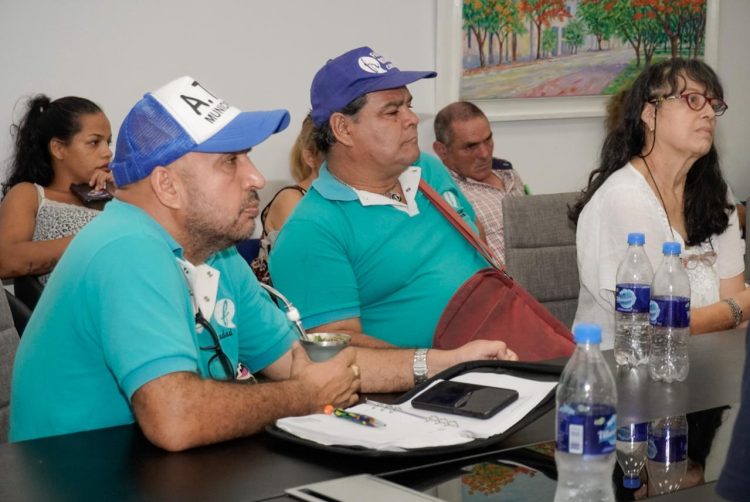 Concejales del PJ recibieron a gremialistas municipales que reclaman aumento a Jofré