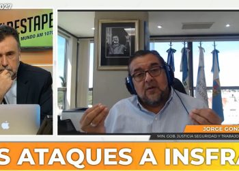 «La garrafa es un arma impropia, se puede convertir en un arma», aseguró el ministro González