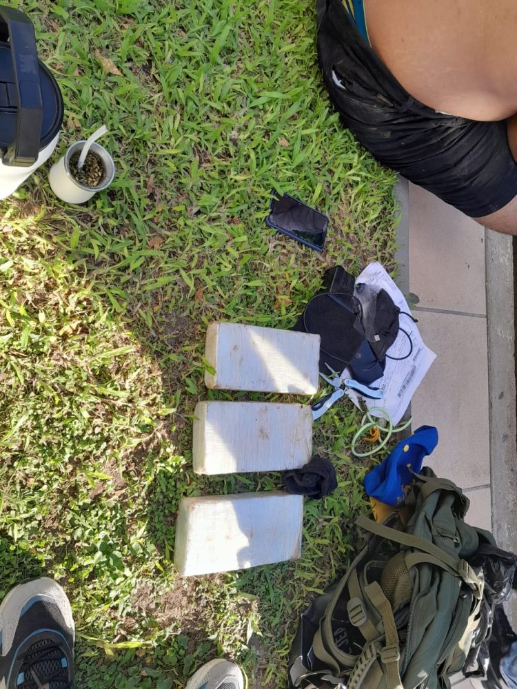 Atrapan a dos hombres con panes de cocaína, uno de ellos gendarme y el otro es de Clorinda