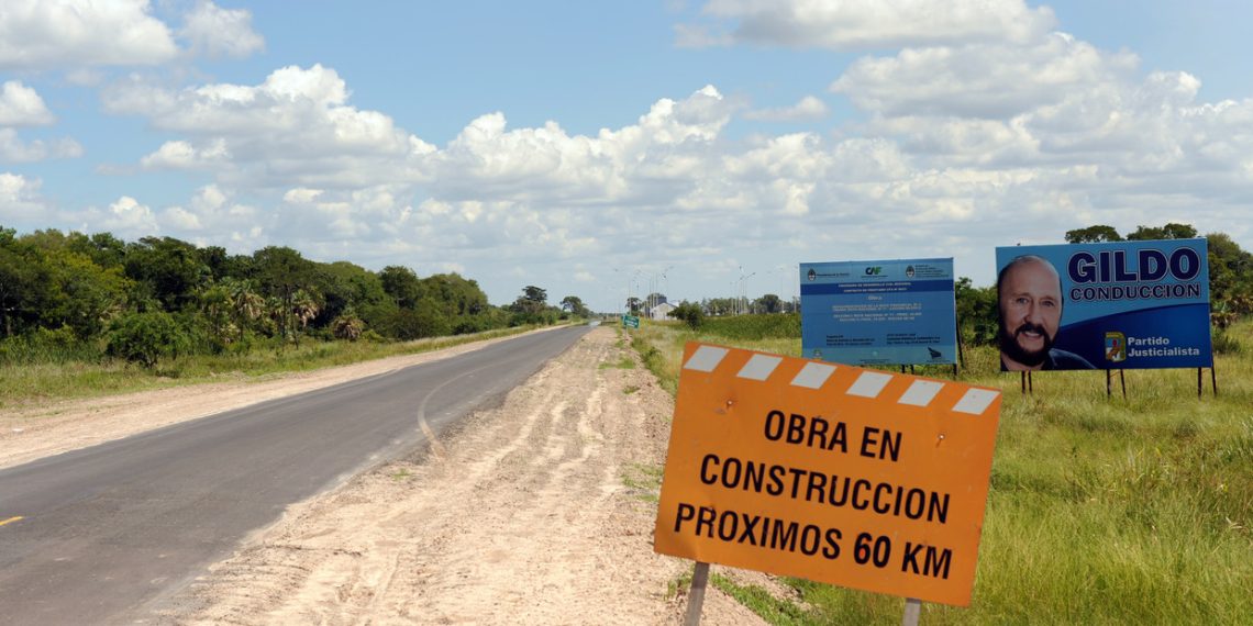 Más de 50 empresas constructoras, con obras paralizadas, generan el despido de sus obreros y profesionales