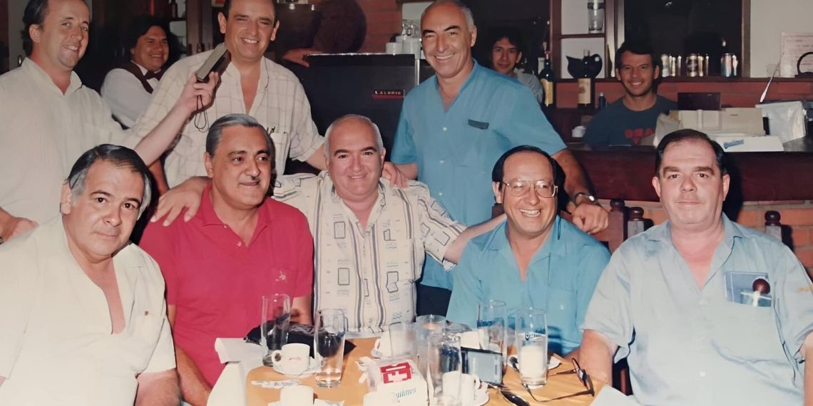 La historia del perro que le dió nombre a Cascote, el tradicional café clásico que cierra sus puertas