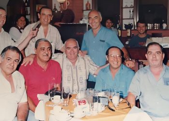 La historia del perro que le dió nombre a Cascote, el tradicional café clásico que cierra sus puertas