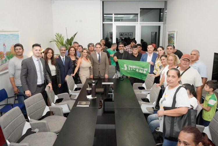 Concejales del PJ recibieron a gremialistas municipales que reclaman aumento a Jofré