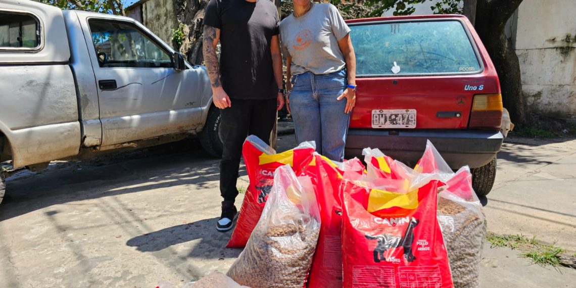 48×48: Marcelo Ocampo cumplió con la Asociación Narices Frías que asiste a perros de la calle