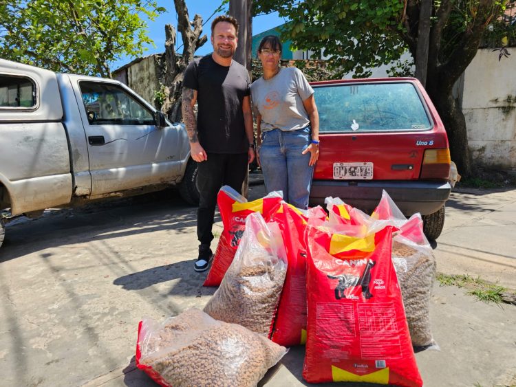 48×48: Marcelo Ocampo cumplió con la Asociación Narices Frías que asiste a perros de la calle