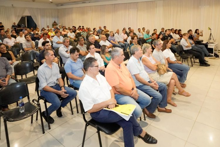Duro pronunciamiento de ingenieros contra Milei por la crisis que azota al país