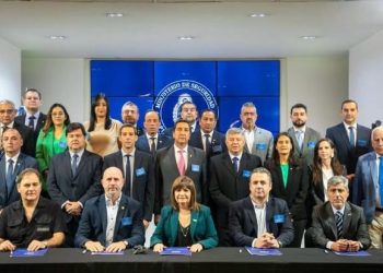 Justo hoy, 5 de marzo, Patricia Bullrich en reunión con el ministro Jorge González