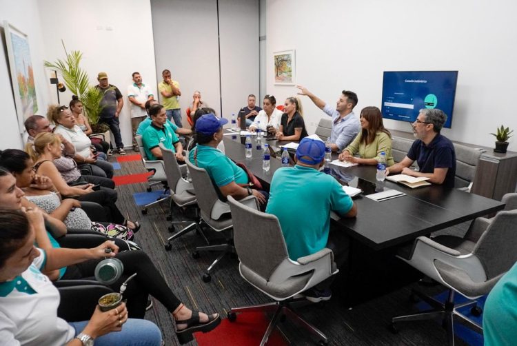 Concejales del PJ recibieron a gremialistas municipales que reclaman aumento a Jofré